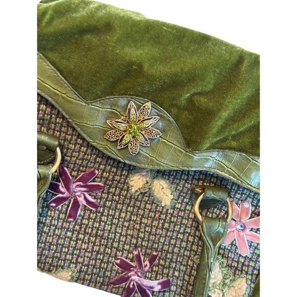 Vintage Green Floral Embroidered Handbag With Dual Handles & Croc Texture Accent - Picture 14 of 15